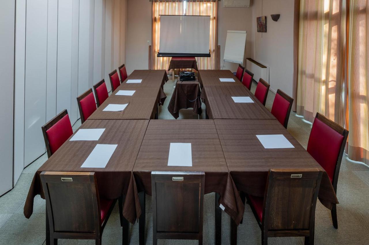 Logis Hotel Noemys Brive - Restaurant Le Teinchurier Екстериор снимка